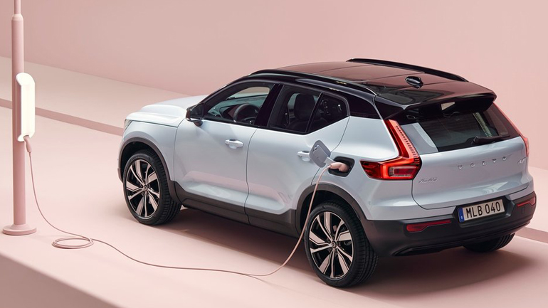 Αυξάνουν οι πωλήσεις της Volvo για μοντέλα που μπαίνουν στη… πρίζα